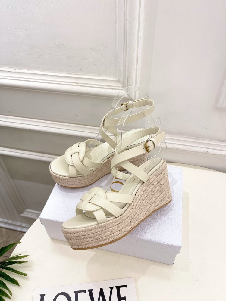 Босоножки на платформе и высоком каблуке фото 3