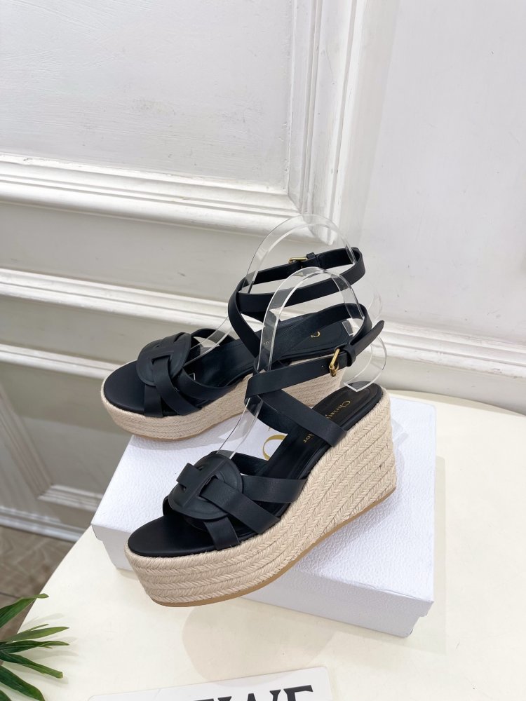 Босоножки на платформе и высоком каблуке фото 3