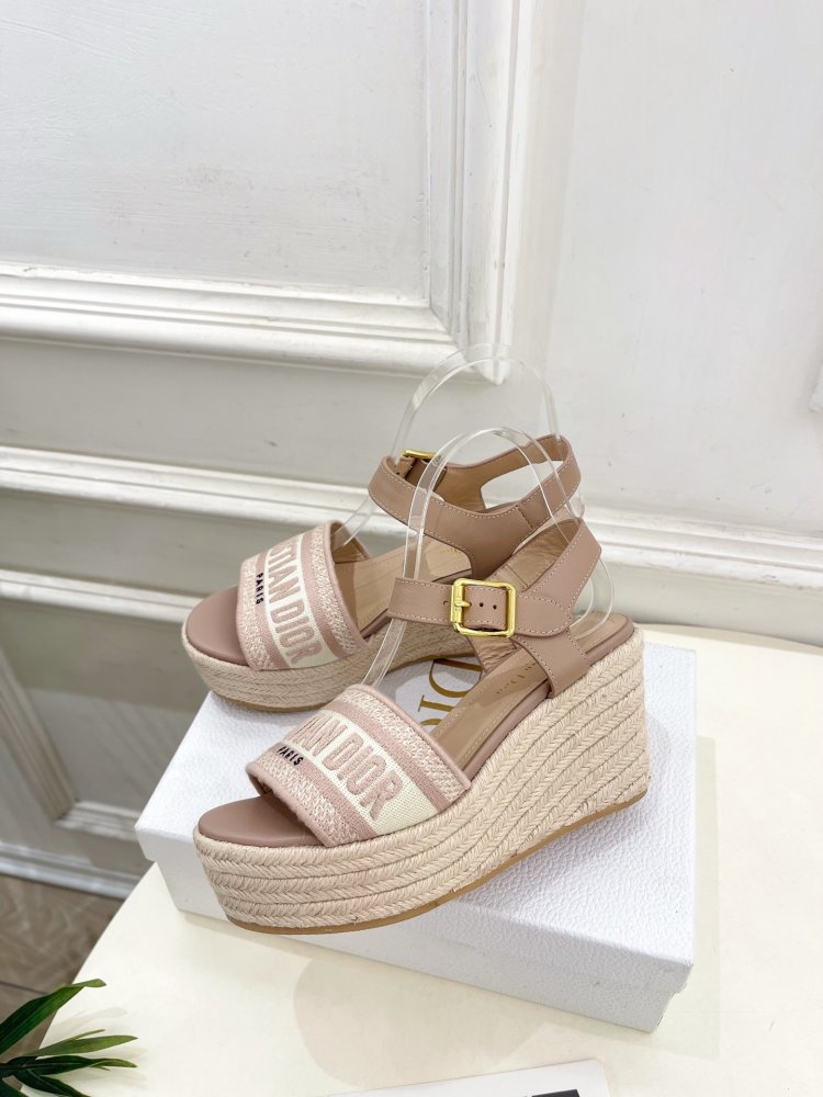 Босоножки на платформе и высоком каблуке фото 3