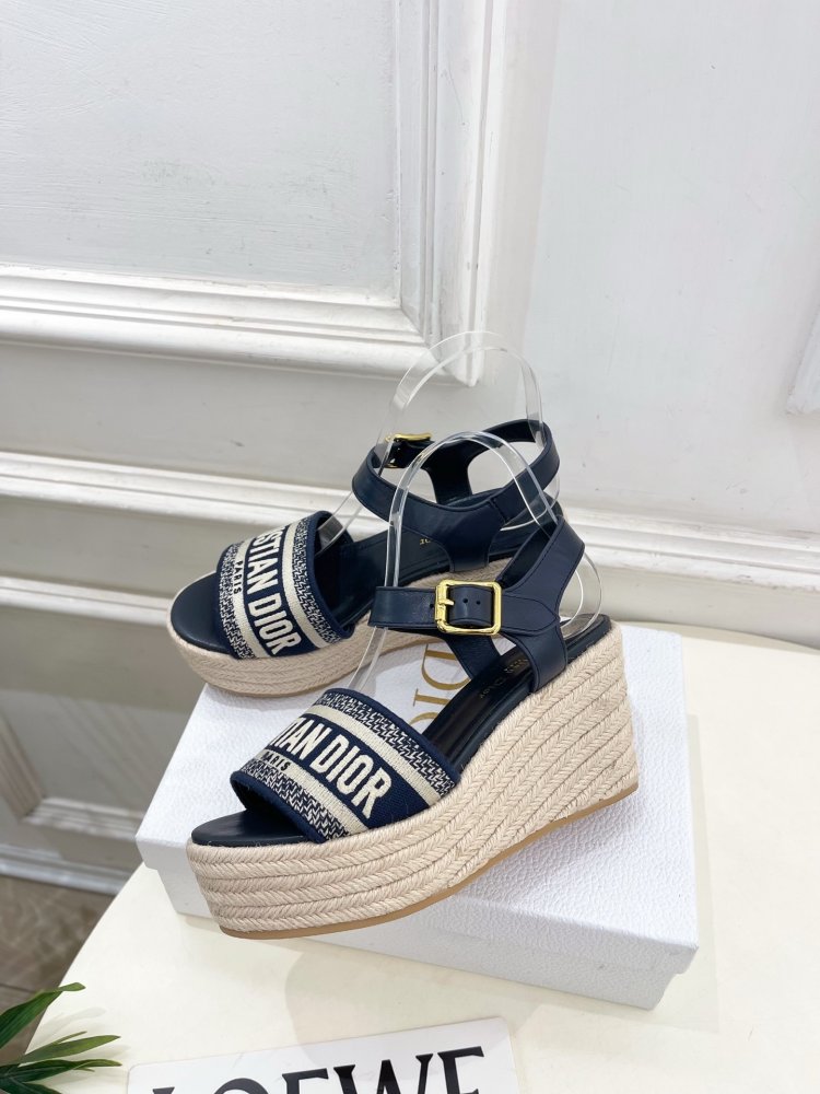 Босоножки на платформе и высоком каблуке фото 3