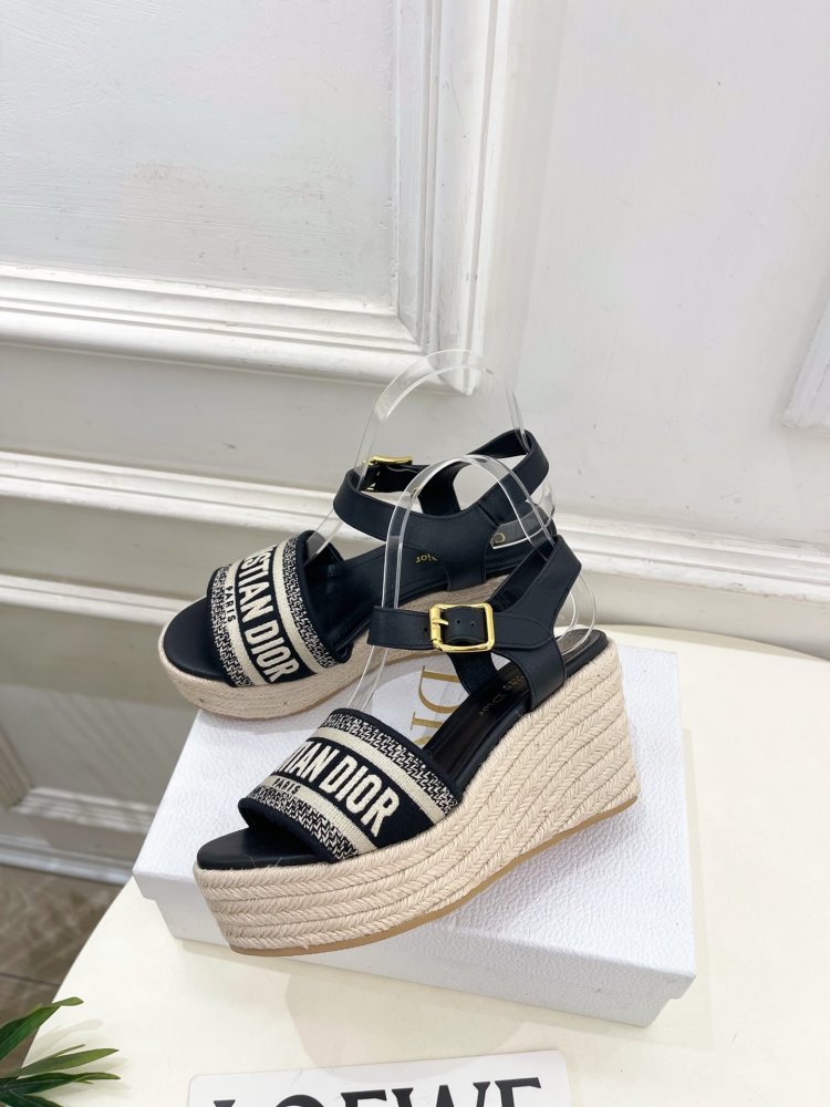 Босоножки на платформе и высоком каблуке фото 3