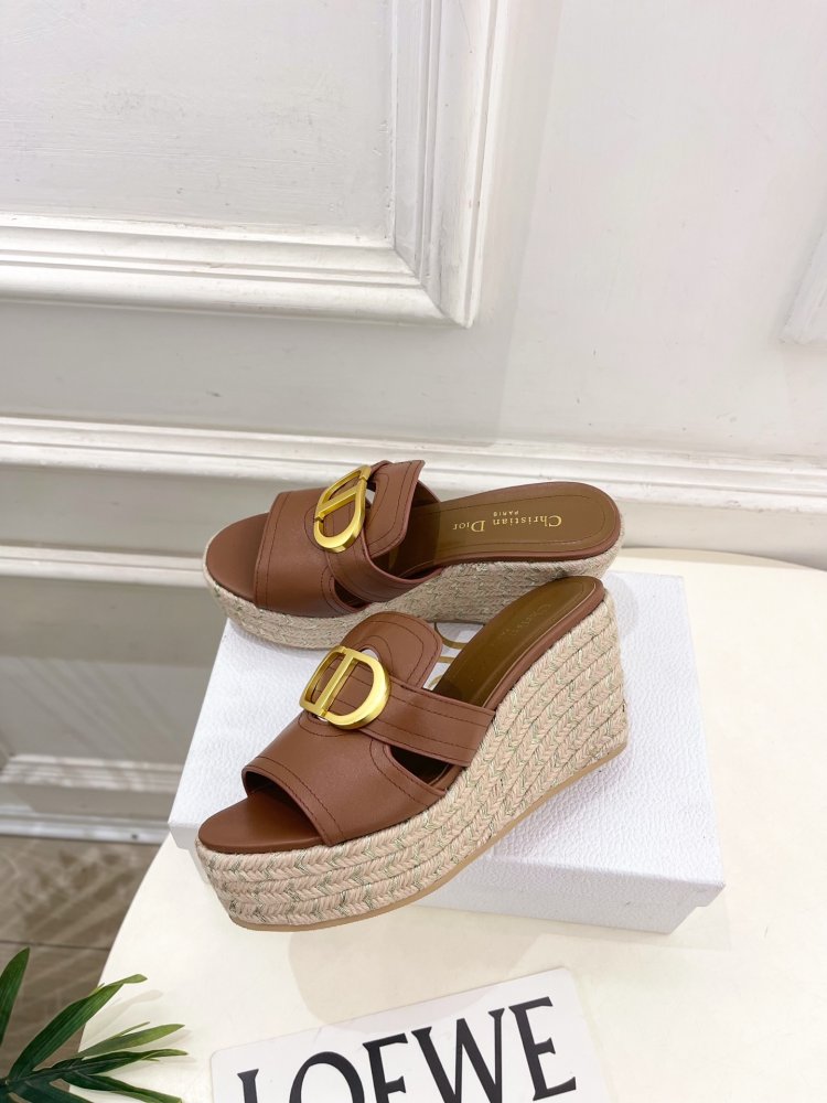 Босоножки на платформе и высоком каблуке фото 3