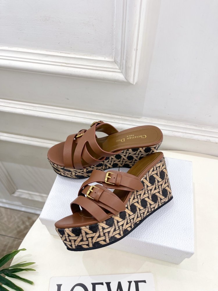 Босоножки на платформе и высоком каблуке фото 3