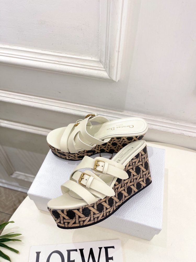 Босоножки на платформе и высоком каблуке фото 3