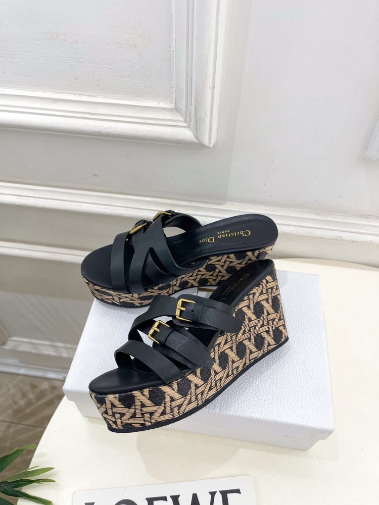 Босоножки на платформе и высоком каблуке фото 3