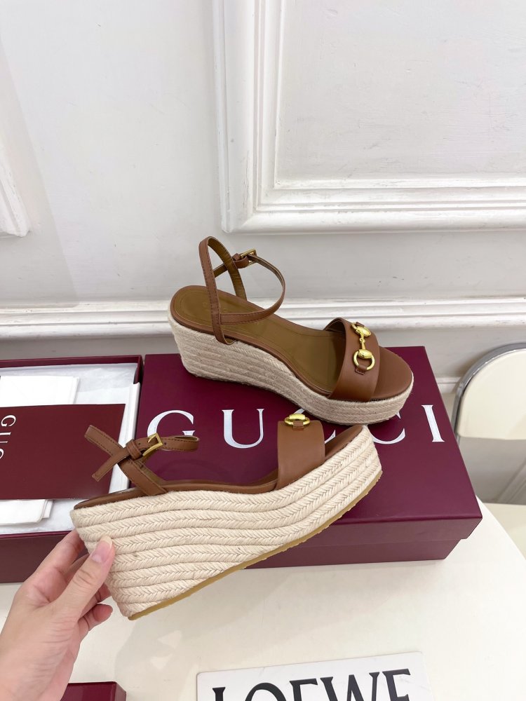 Sandals on platform and high heel фото 4