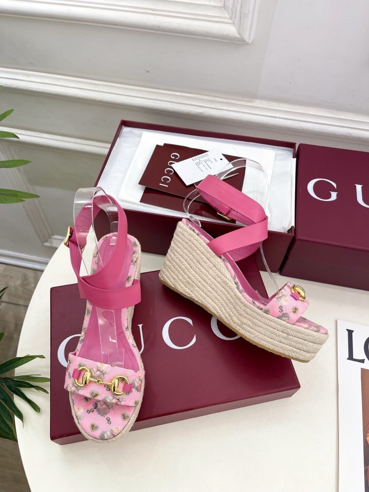 Босоніжки на платформі і високому підборах фото 4