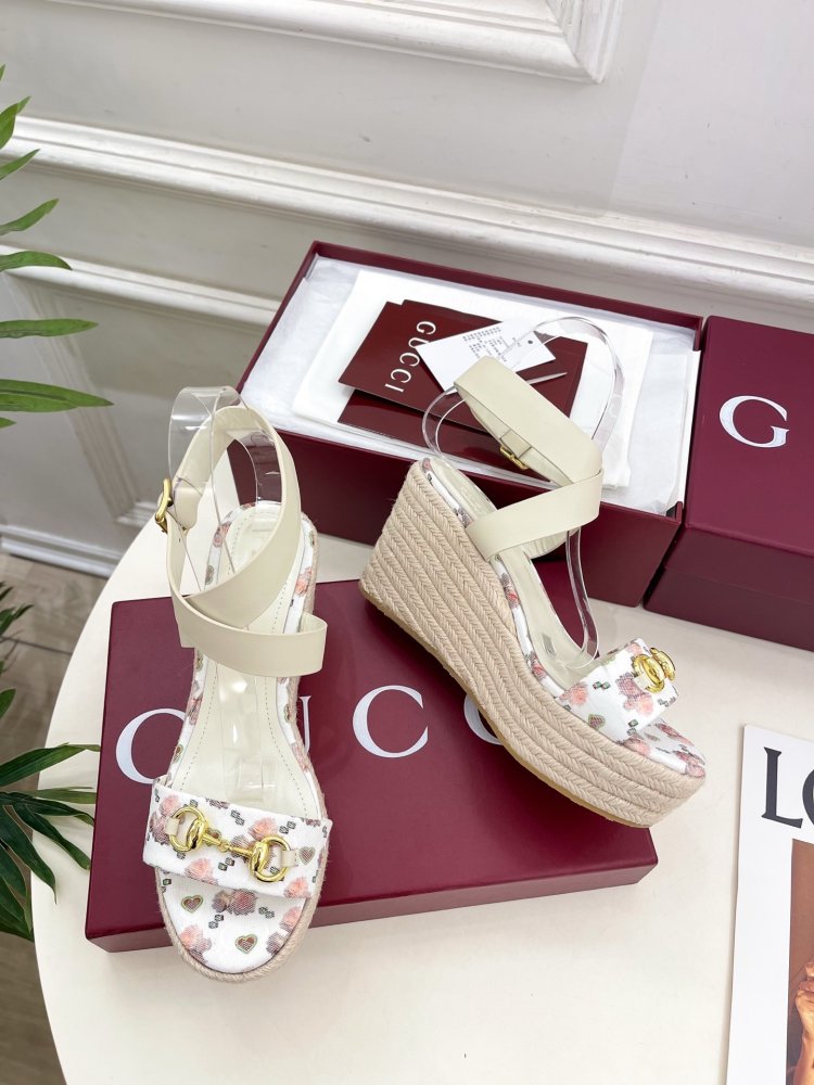 Sandals on platform and high heel фото 4