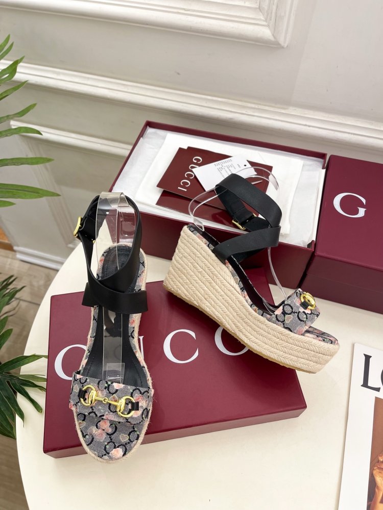 Sandals on platform and high heel фото 4