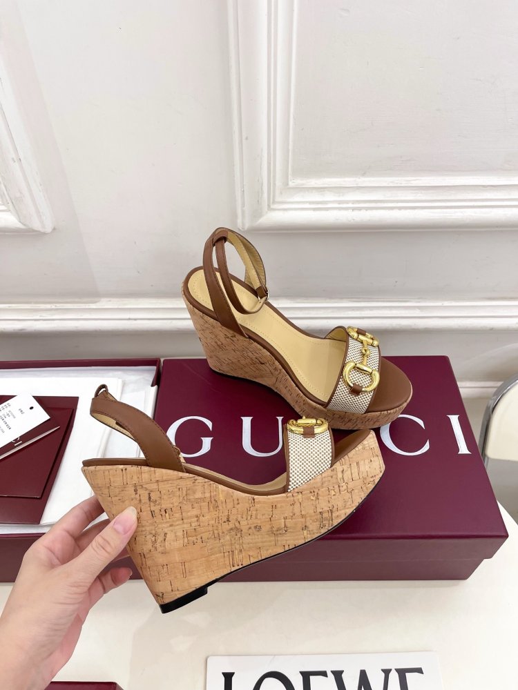 Sandals on platform and high heel фото 4