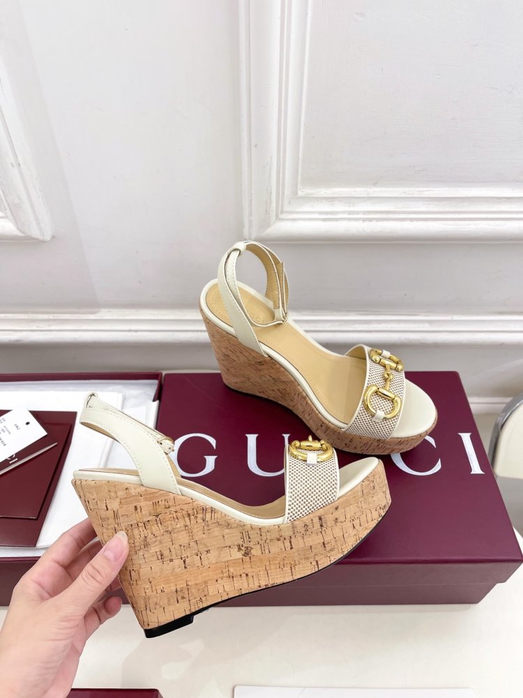 Босоніжки на платформі і високому підборах фото 4