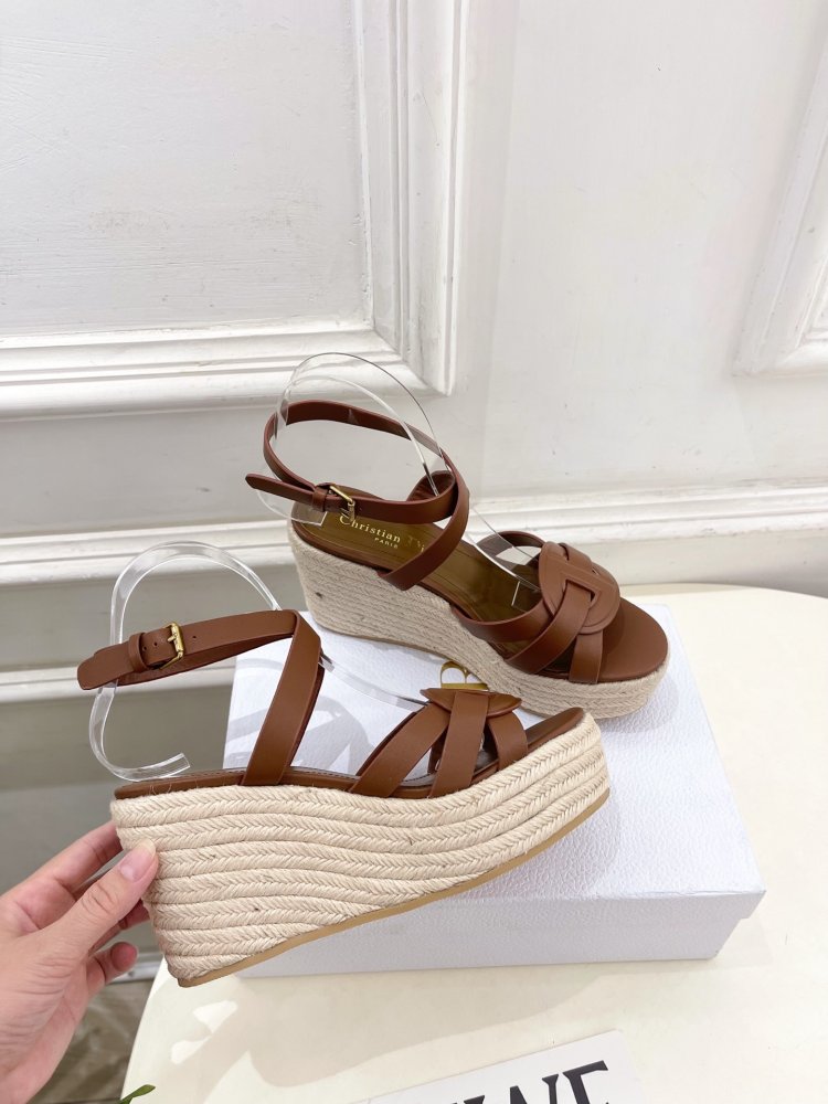 Босоножки на платформе и высоком каблуке фото 4