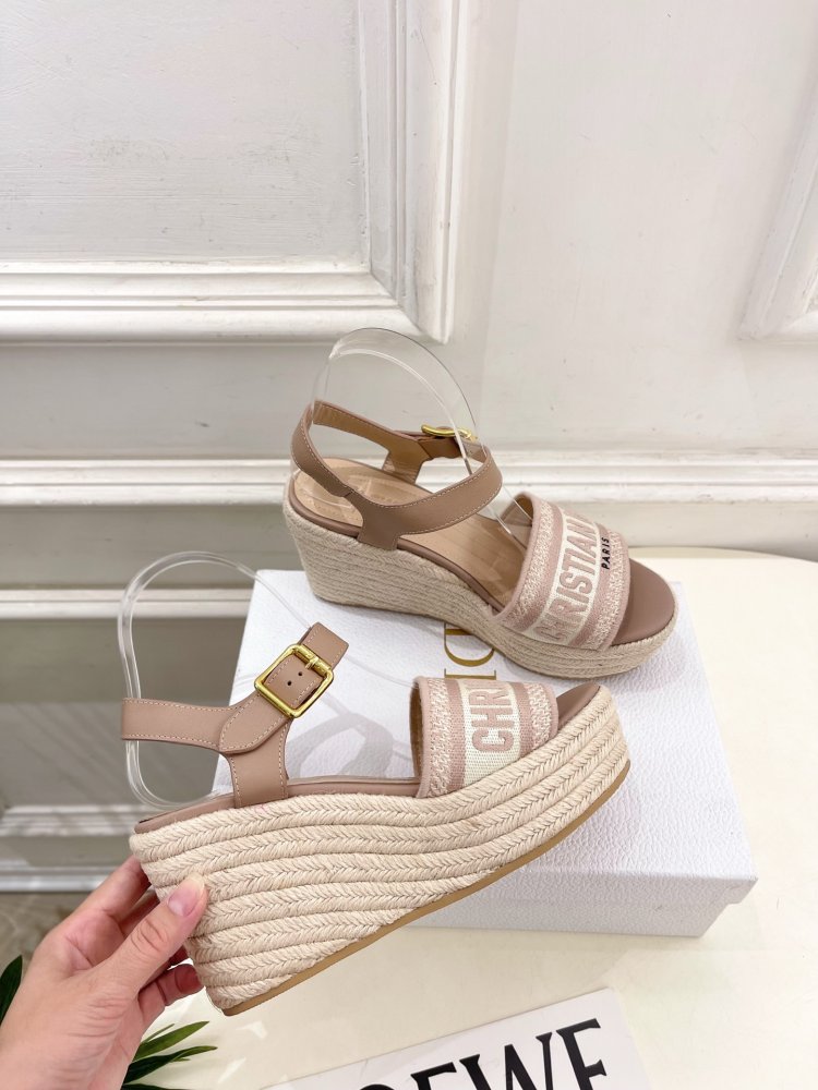 Босоножки на платформе и высоком каблуке фото 4