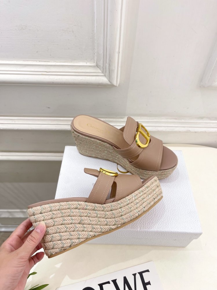 Босоножки на платформе и высоком каблуке фото 4