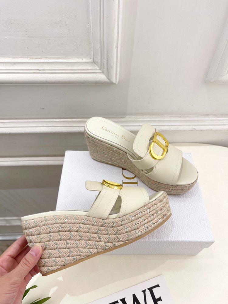 Босоножки на платформе и высоком каблуке фото 4