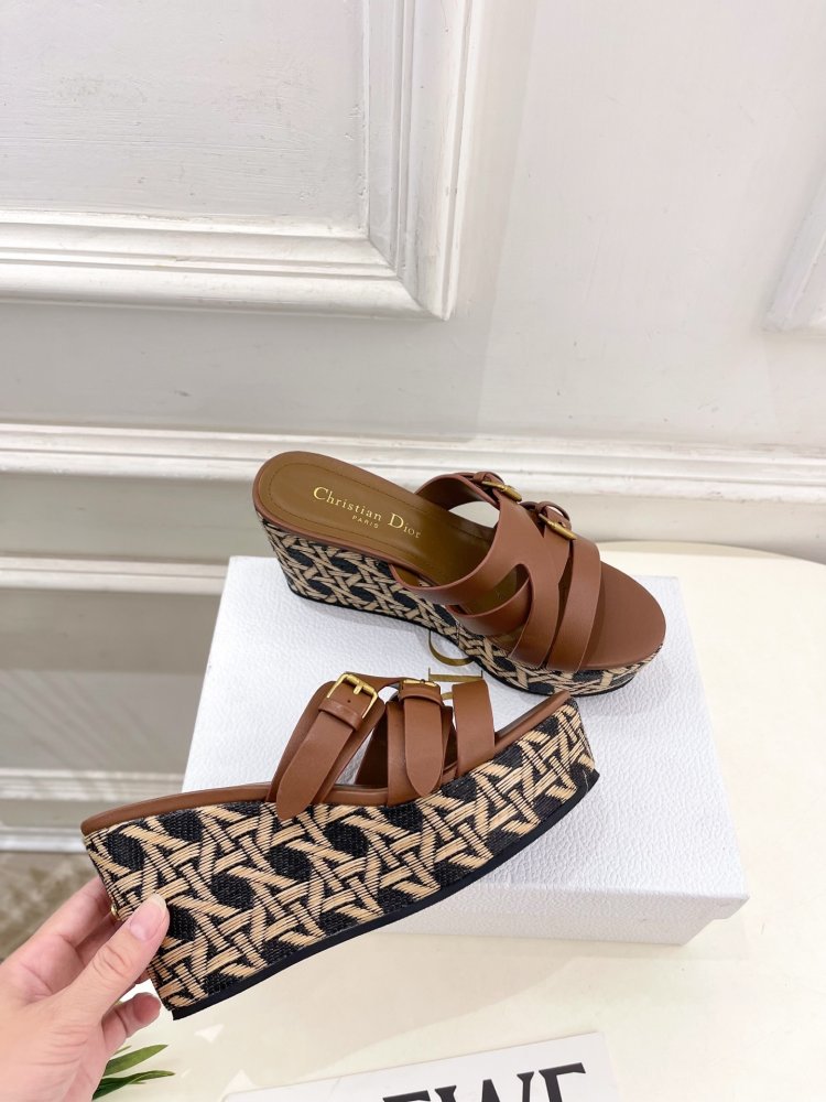 Босоножки на платформе и высоком каблуке фото 4