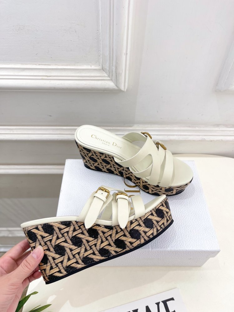 Босоножки на платформе и высоком каблуке фото 4