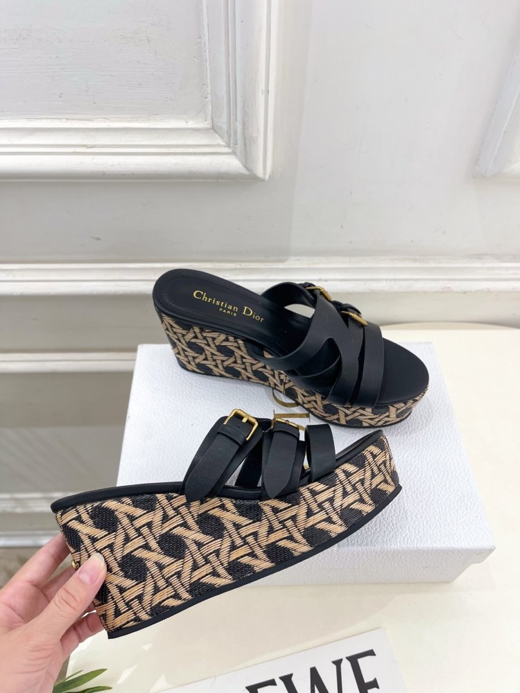 Босоножки на платформе и высоком каблуке фото 4