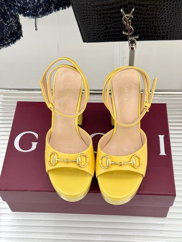 Босоніжки на платформі і високому підборах фото 4