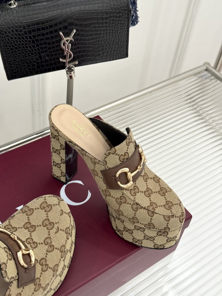 Босоножки на платформе и высоком каблуке фото 5