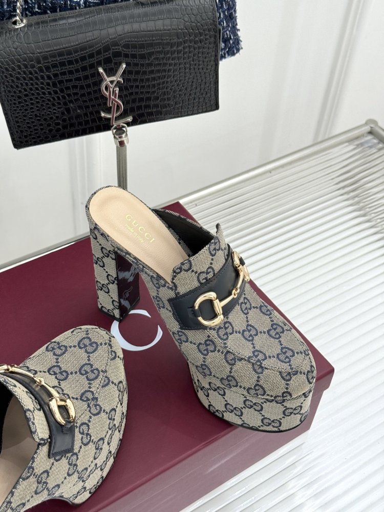 Босоножки на платформе и высоком каблуке фото 5