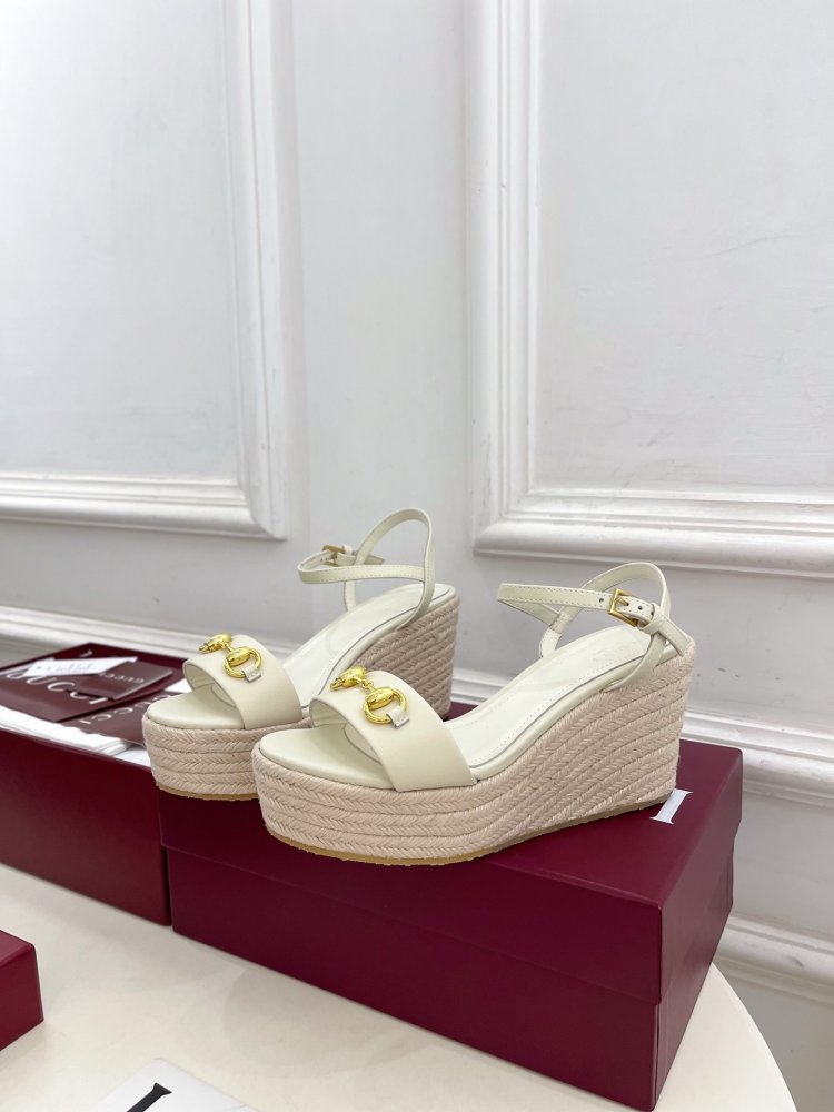 Sandals on platform and high heel фото 5