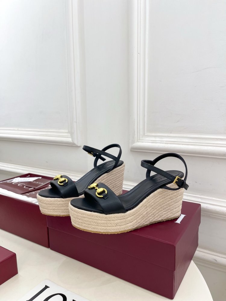 Sandals on platform and high heel фото 5