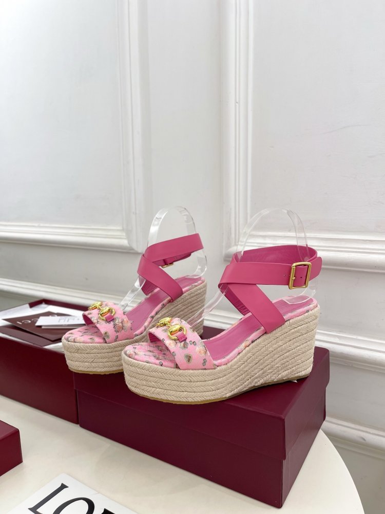 Босоніжки на платформі і високому підборах фото 5