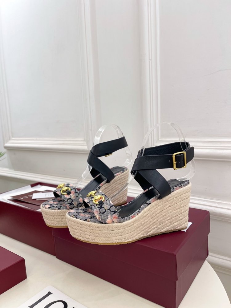 Sandals on platform and high heel фото 5