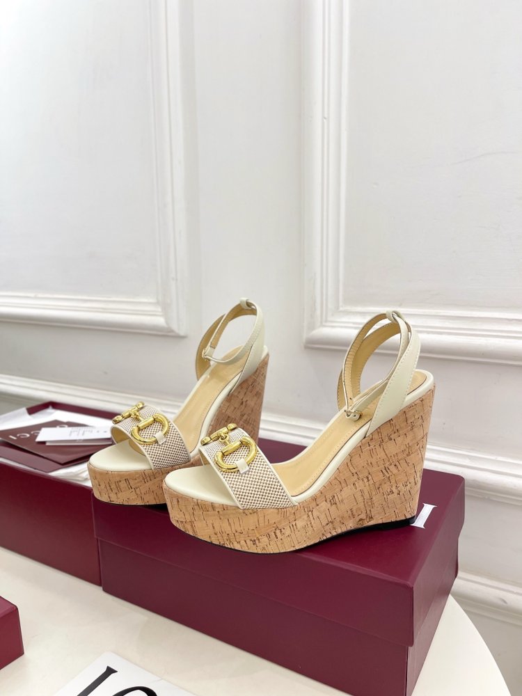 Босоніжки на платформі і високому підборах фото 5