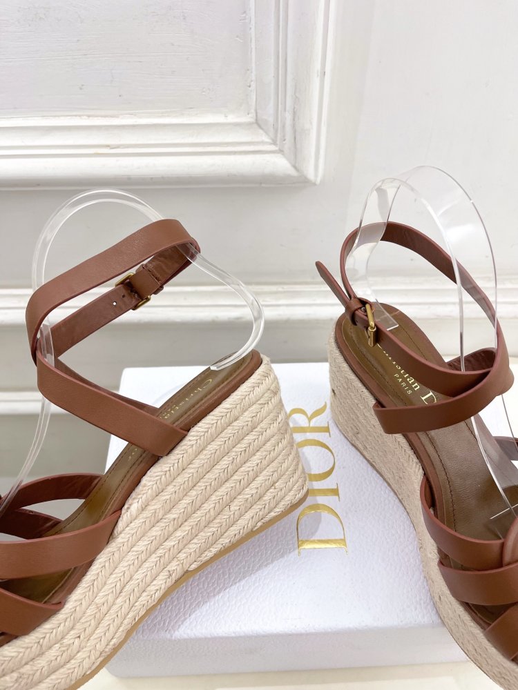 Босоножки на платформе и высоком каблуке фото 5