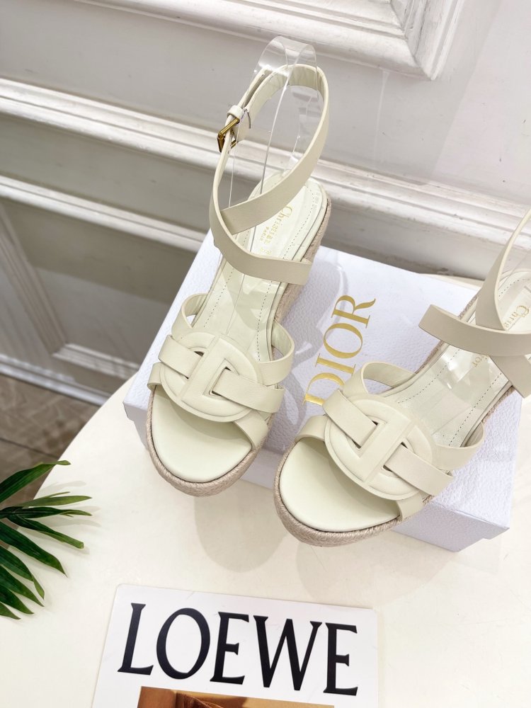 Босоножки на платформе и высоком каблуке фото 5