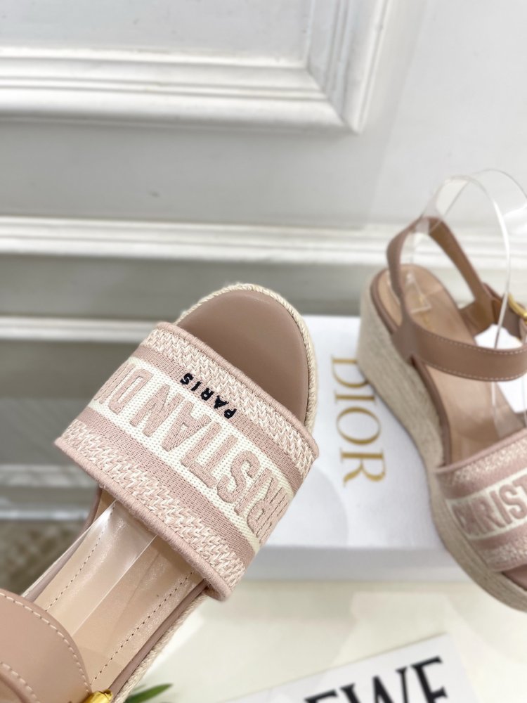 Босоножки на платформе и высоком каблуке фото 5