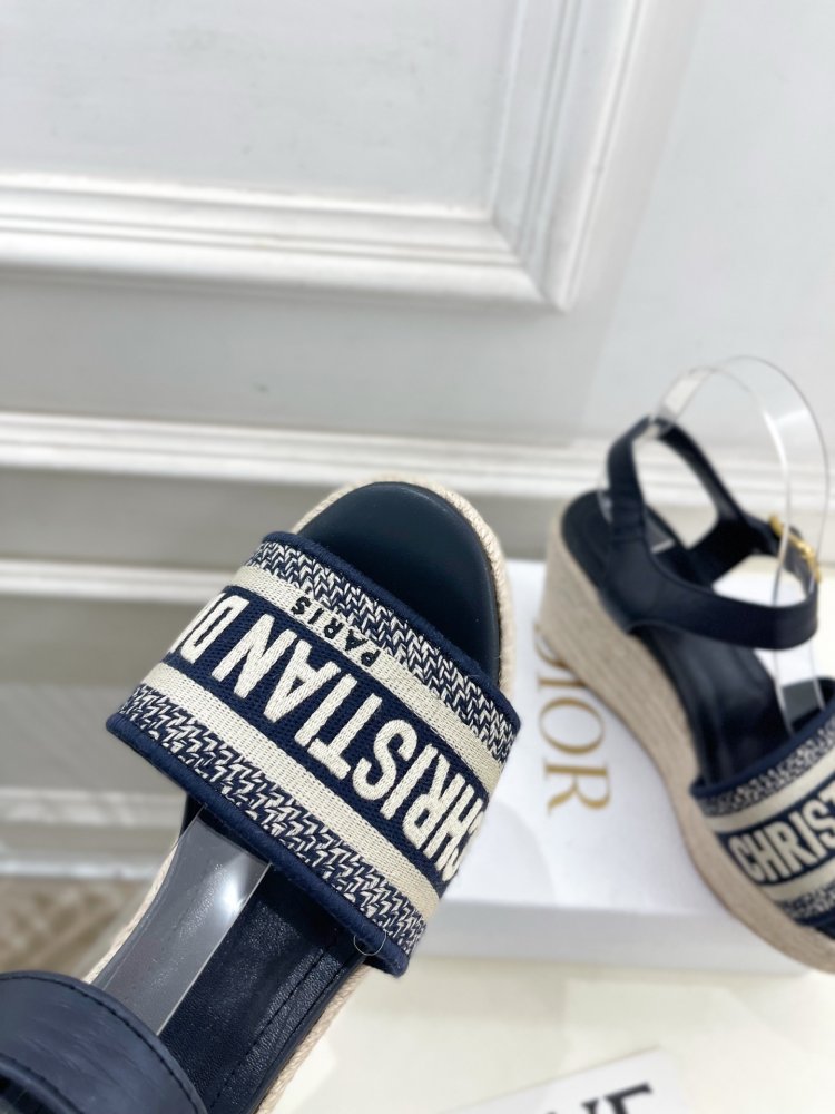 Босоножки на платформе и высоком каблуке фото 5