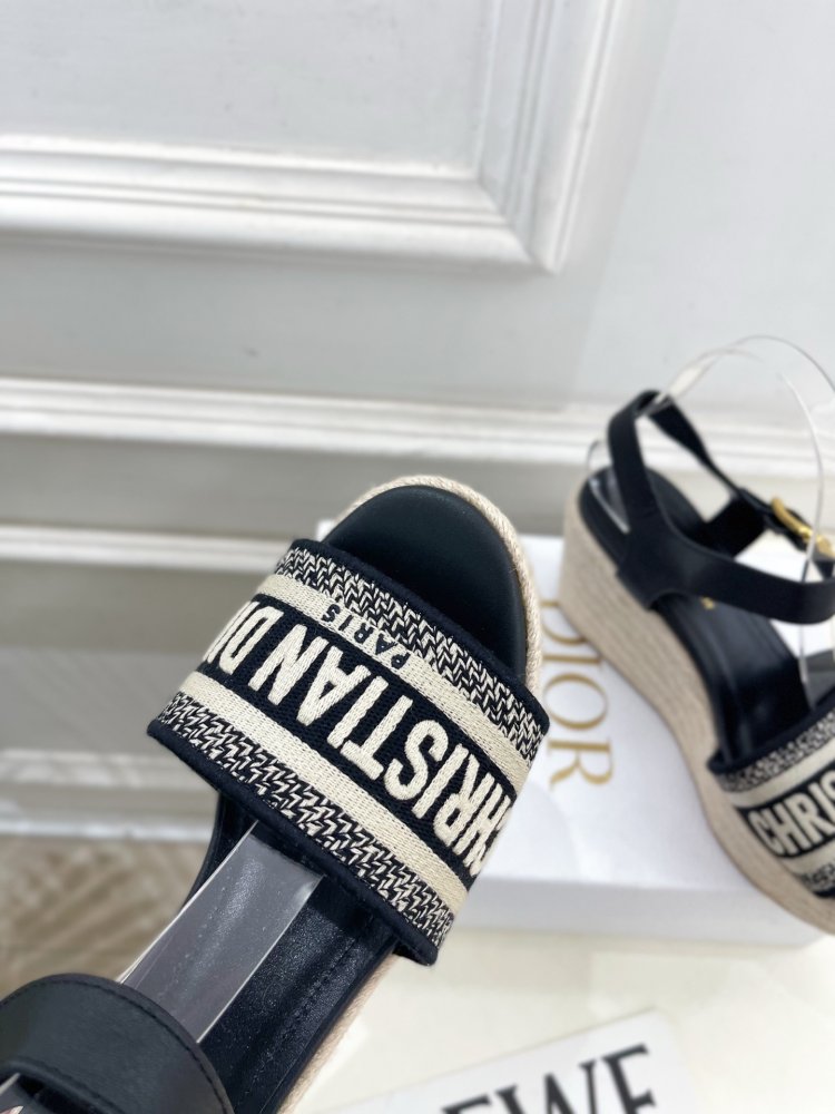 Босоножки на платформе и высоком каблуке фото 5