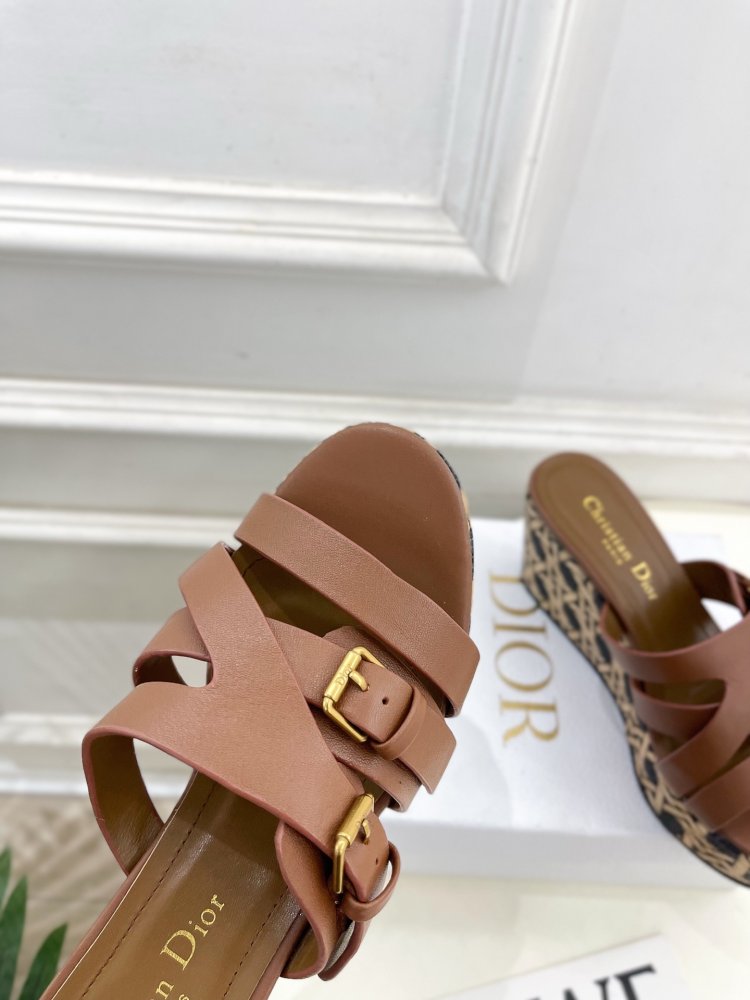 Босоножки на платформе и высоком каблуке фото 5