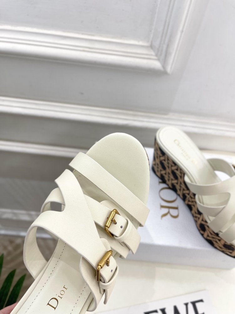 Босоножки на платформе и высоком каблуке фото 5