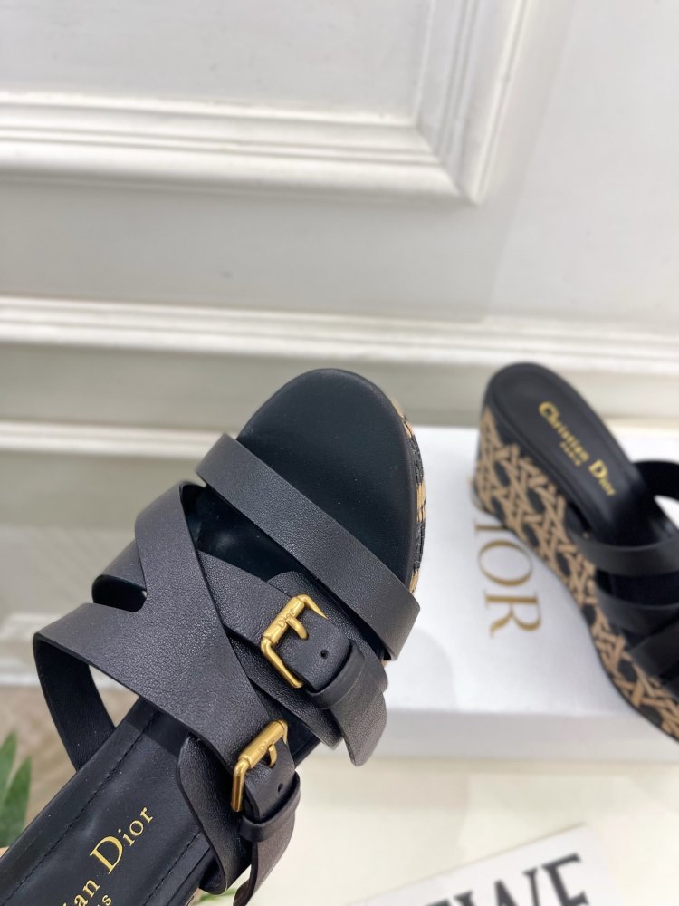 Босоножки на платформе и высоком каблуке фото 5