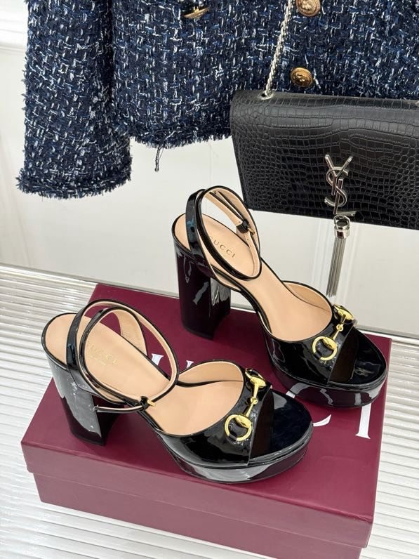 Босоніжки на платформі і високому підборах фото 5