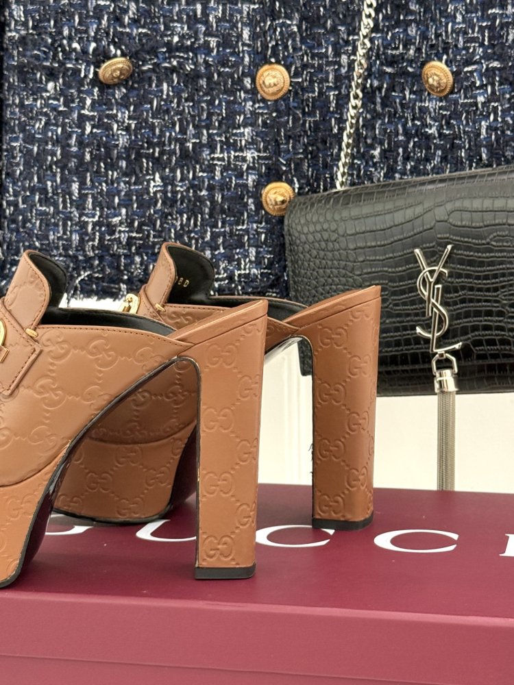 Босоножки на платформе и высоком каблуке фото 6