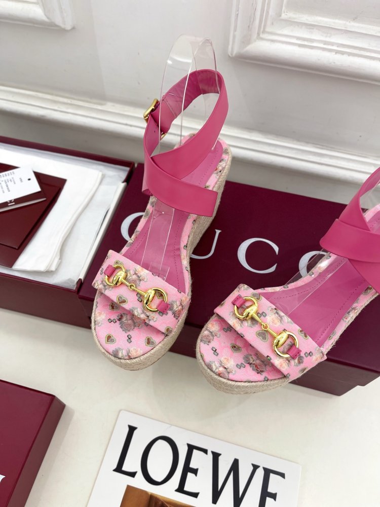 Босоніжки на платформі і високому підборах фото 6