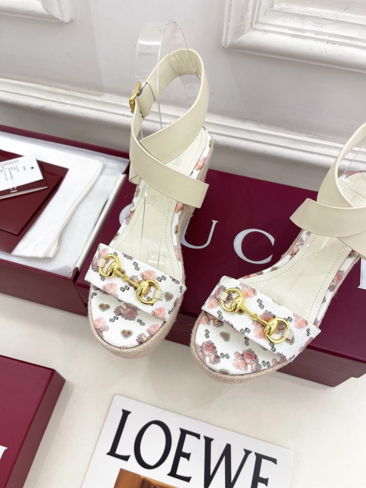 Sandals on platform and high heel фото 6