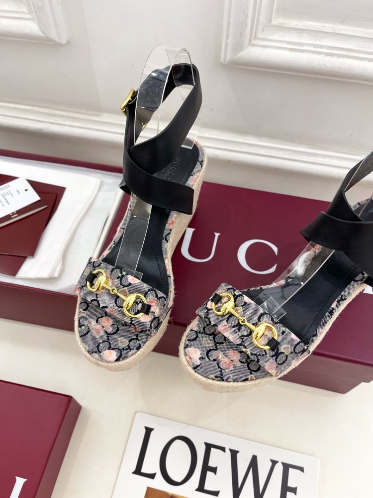 Sandals on platform and high heel фото 6