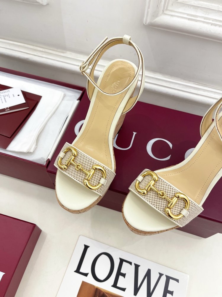 Босоніжки на платформі і високому підборах фото 6