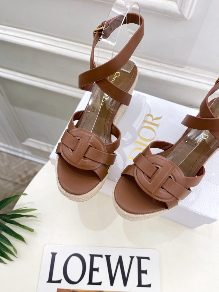 Босоножки на платформе и высоком каблуке фото 6