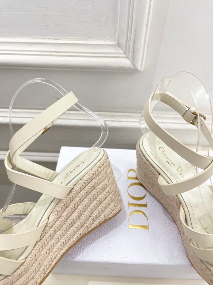 Босоножки на платформе и высоком каблуке фото 6