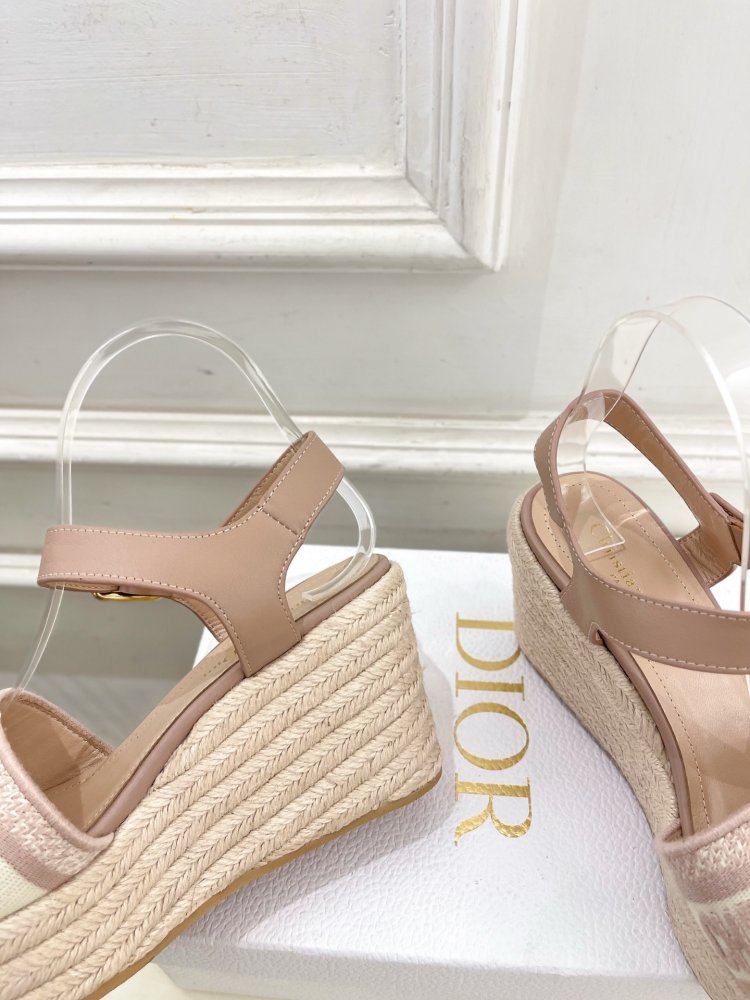 Босоножки на платформе и высоком каблуке фото 6