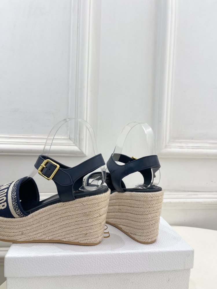 Босоножки на платформе и высоком каблуке фото 6