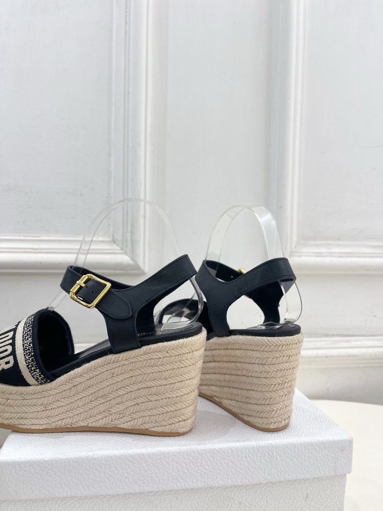 Босоножки на платформе и высоком каблуке фото 6