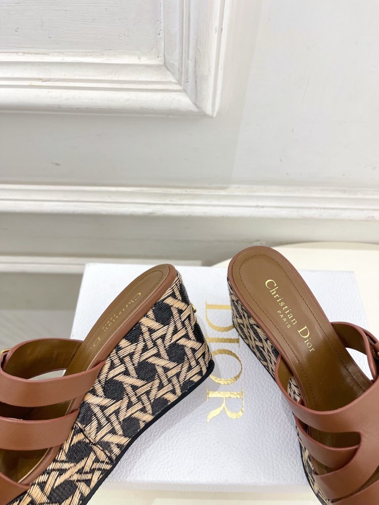 Босоножки на платформе и высоком каблуке фото 6